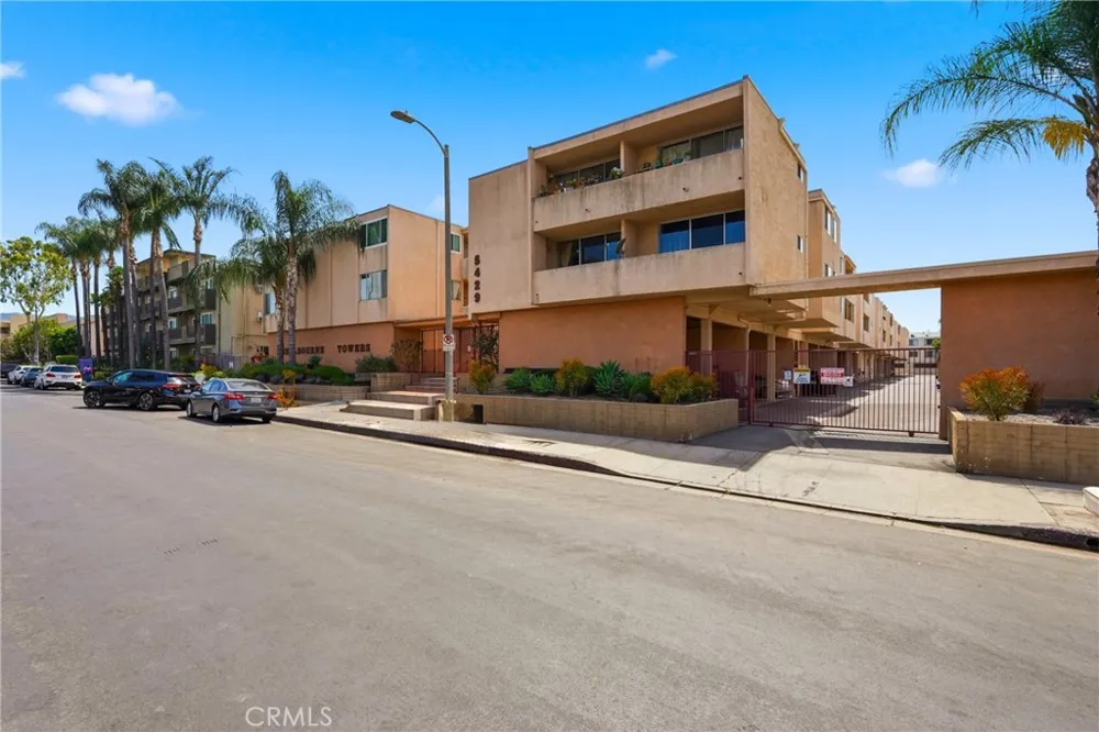 5429 Newcastle Encino, CA 91316