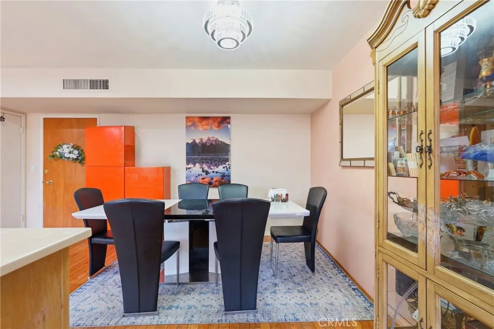 5429 Newcastle Encino, CA 91316
