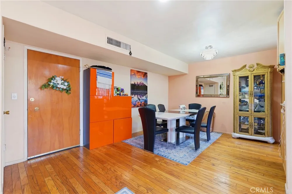5429 Newcastle Encino, CA 91316