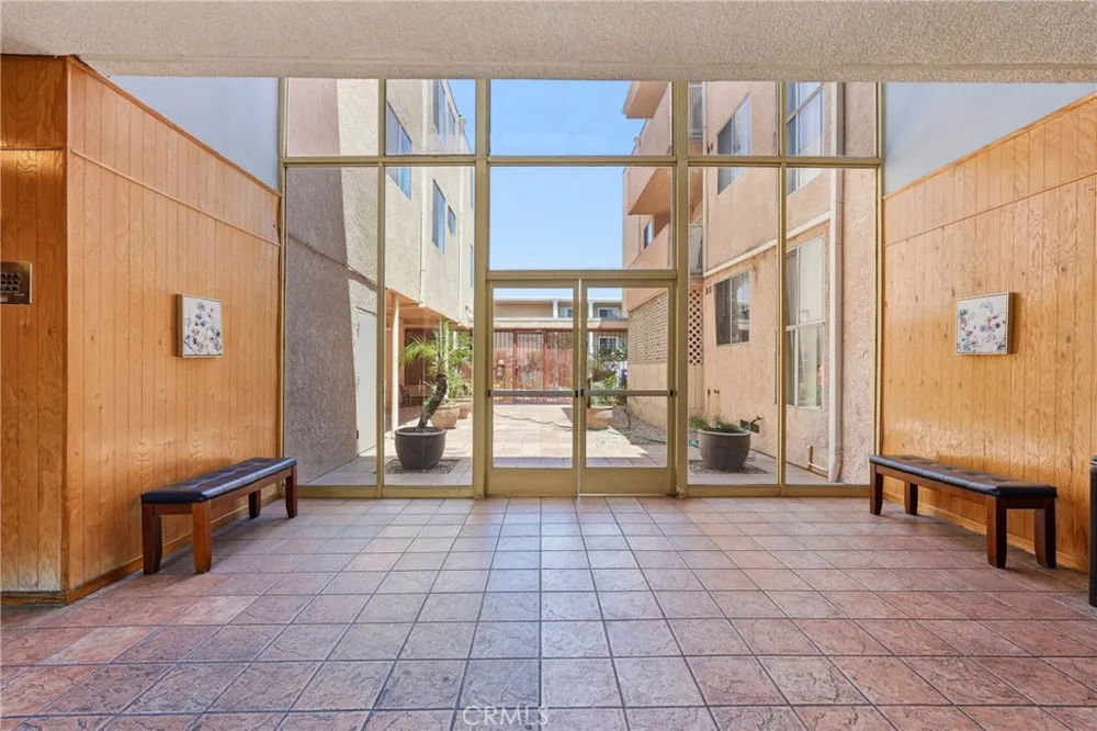 5429 Newcastle Encino, CA 91316