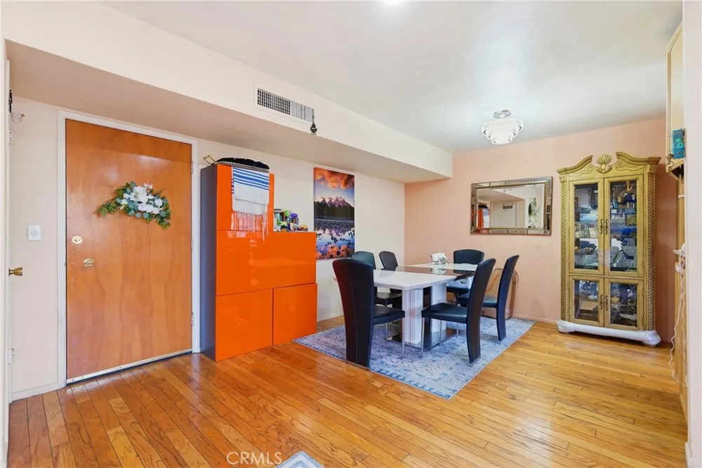 5429 Newcastle Encino, CA 91316