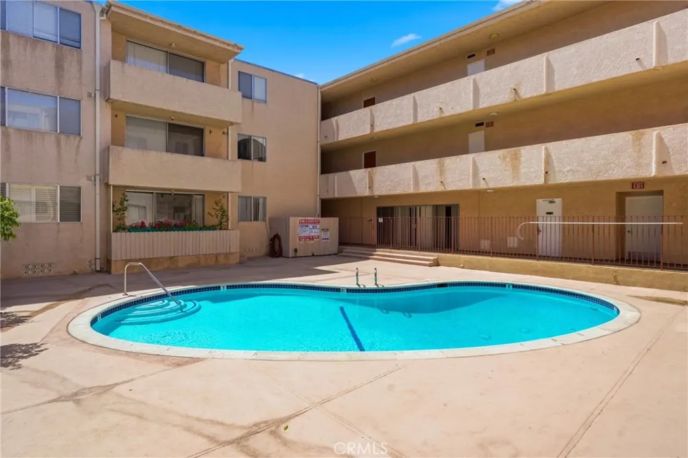 5429 Newcastle Encino, CA 91316