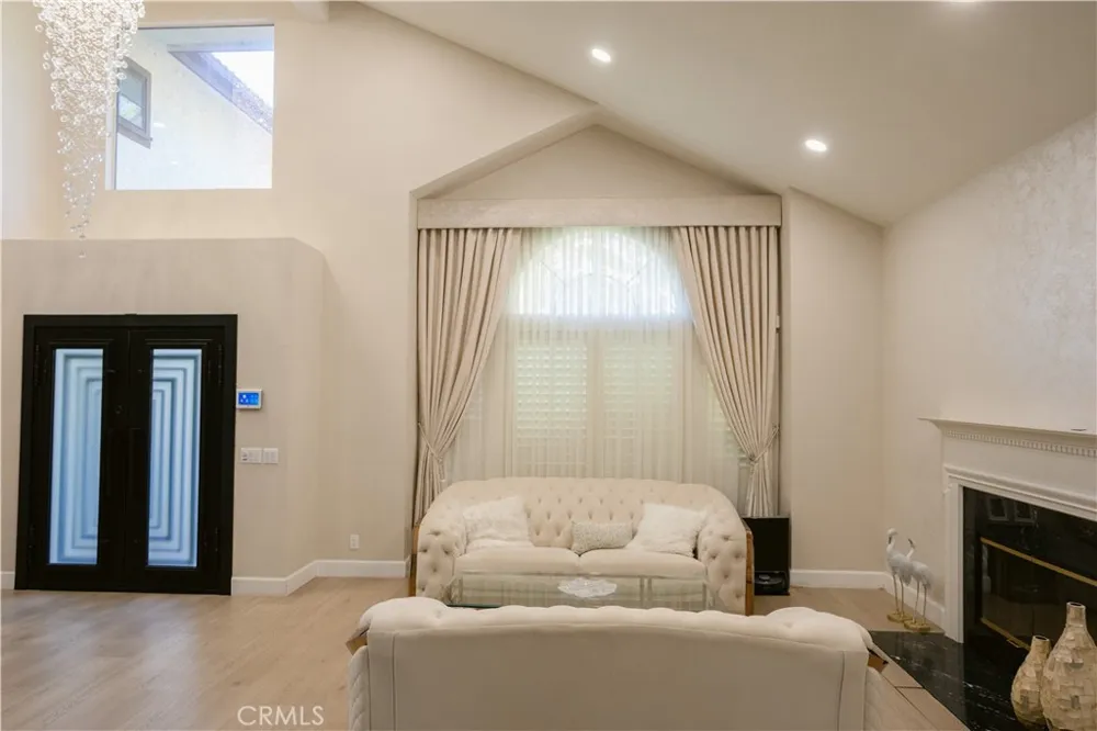3060 Sioux Court Simi Valley, CA 93063