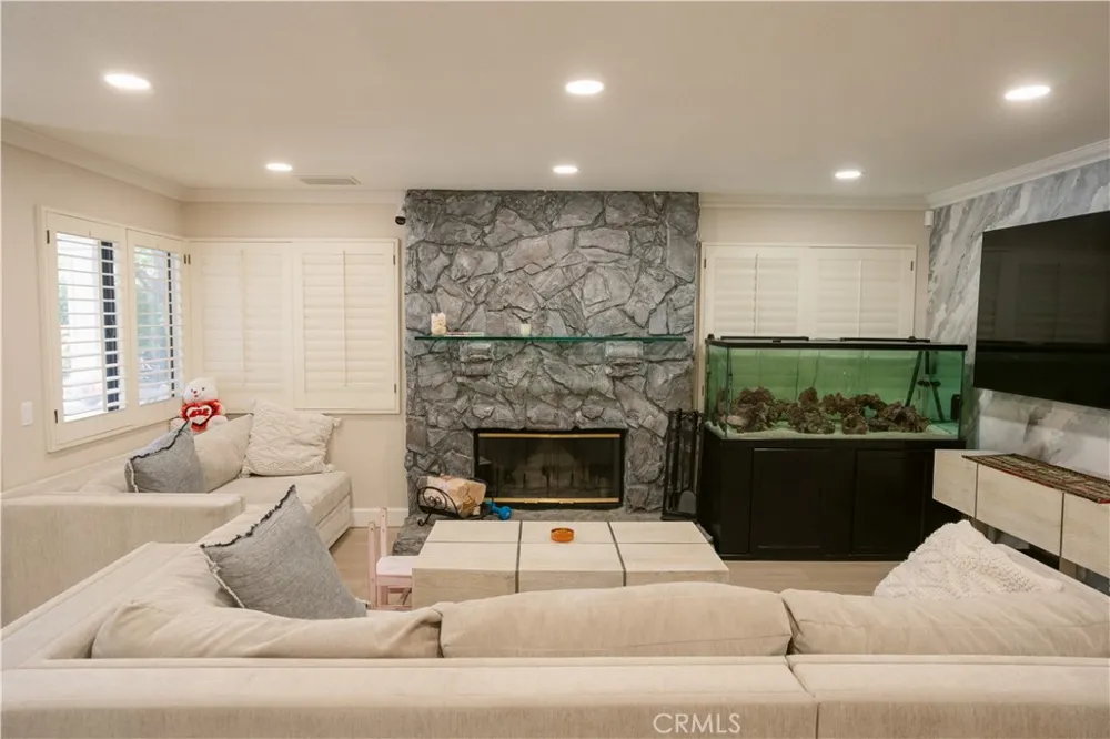 3060 Sioux Court Simi Valley, CA 93063
