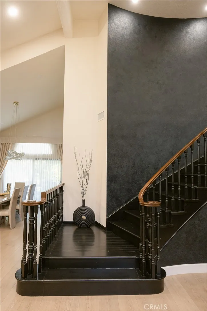 3060 Sioux Court Simi Valley, CA 93063