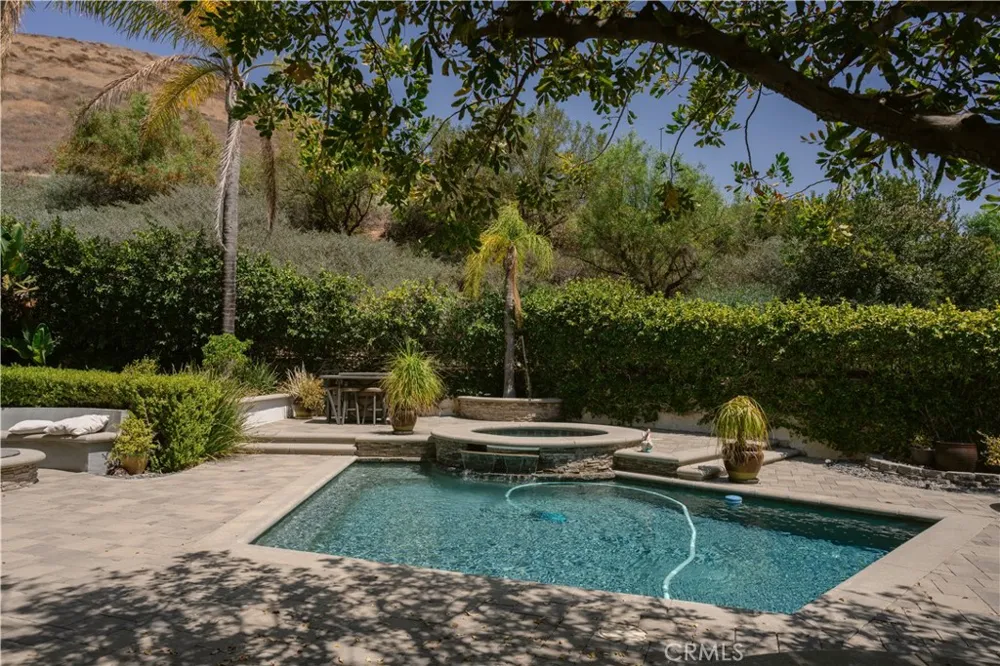3060 Sioux Court Simi Valley, CA 93063