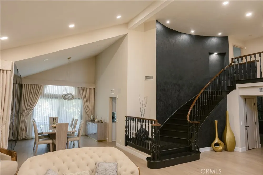 3060 Sioux Court Simi Valley, CA 93063