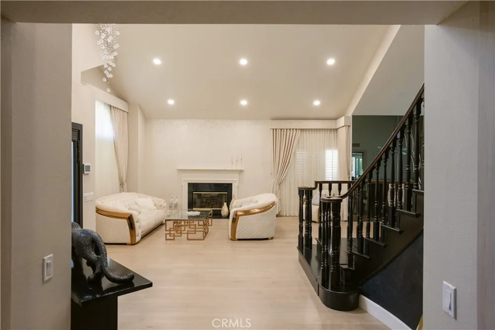 3060 Sioux Court Simi Valley, CA 93063