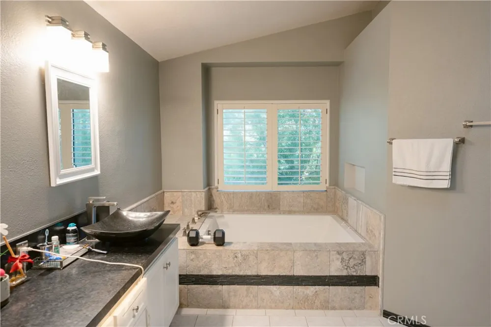 3060 Sioux Court Simi Valley, CA 93063