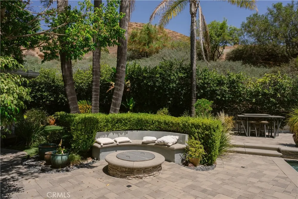 3060 Sioux Court Simi Valley, CA 93063