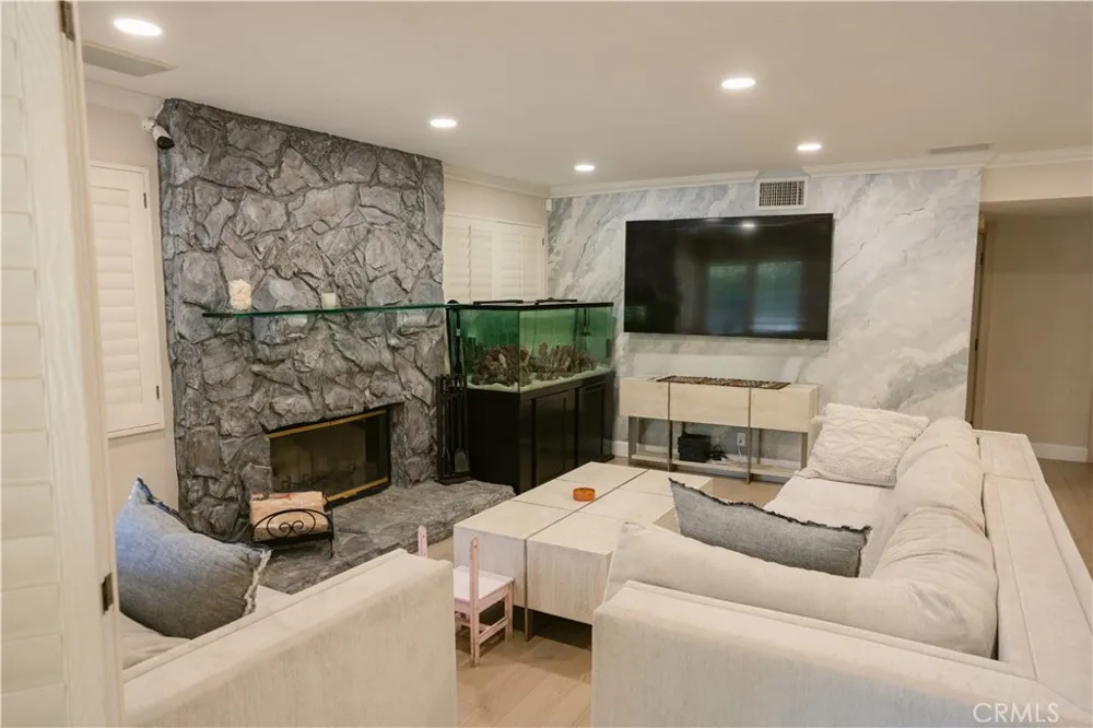 3060 Sioux Court Simi Valley, CA 93063
