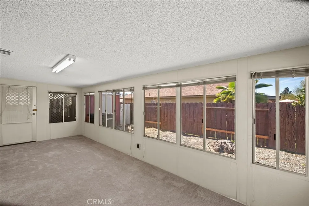 579 Corona Hemet, CA 92545