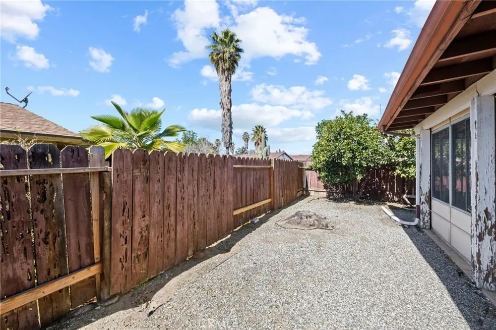 579 Corona Hemet, CA 92545
