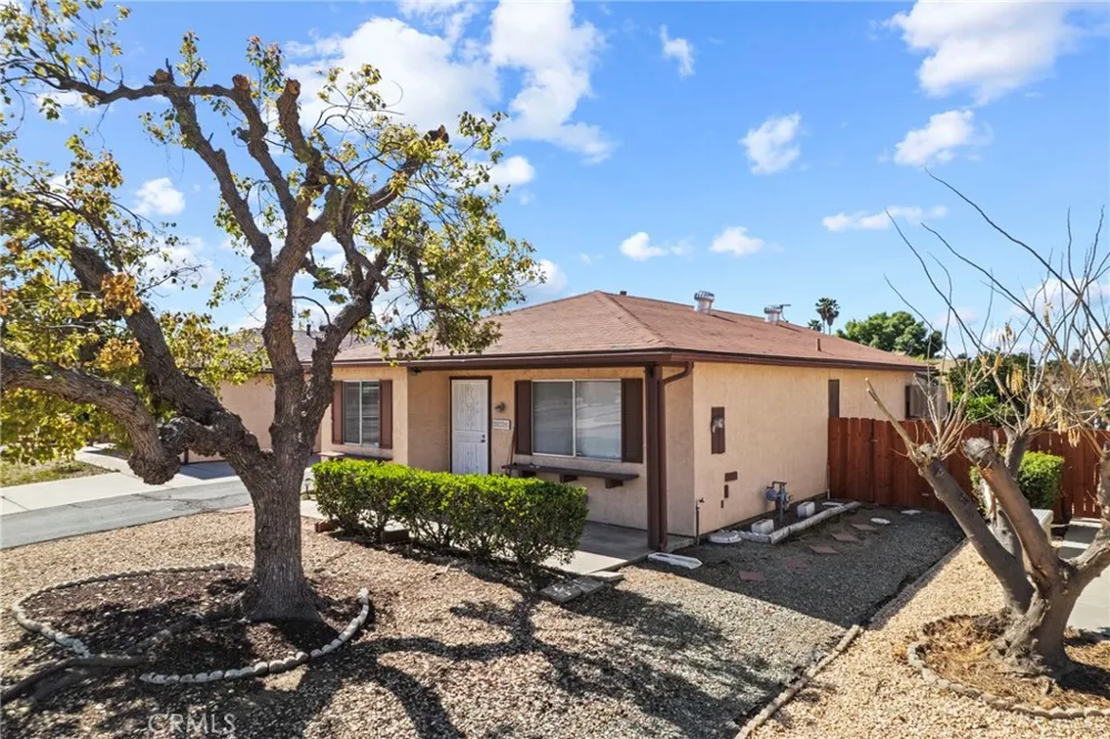 579 Corona Hemet, CA 92545