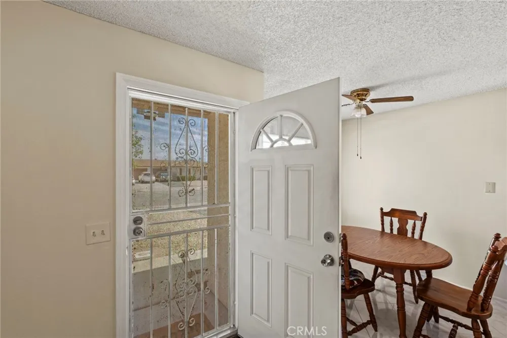 579 Corona Hemet, CA 92545