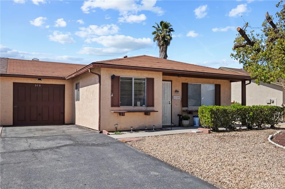 579 Corona Hemet, CA 92545