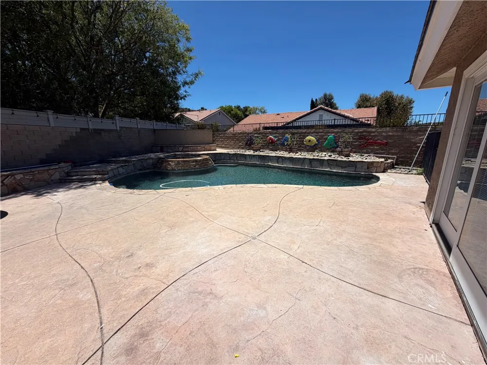 251 Asta Court Newbury Park, CA 91320