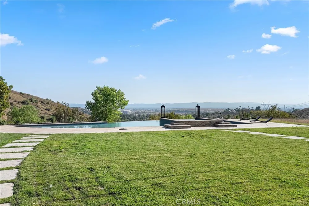 10727 W Stallion Ranch Road Shadow Hills, CA 91040
