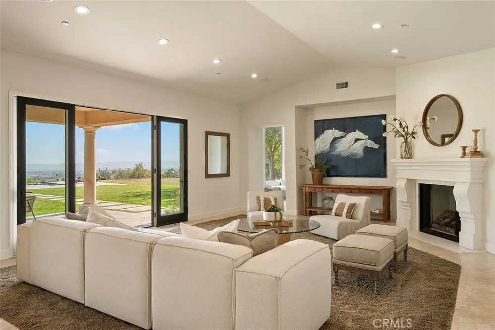 10727 W Stallion Ranch Road Shadow Hills, CA 91040