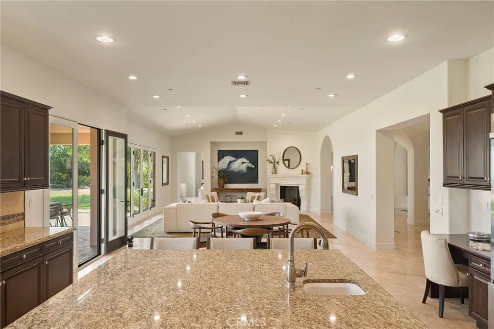 10727 W Stallion Ranch Road Shadow Hills, CA 91040