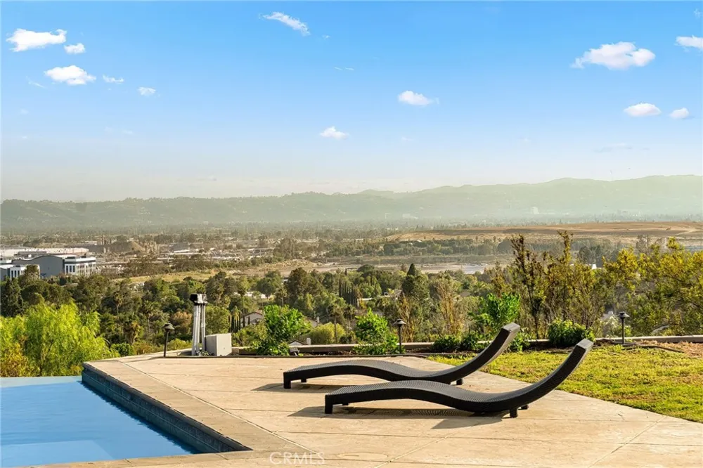 10727 W Stallion Ranch Road Shadow Hills, CA 91040