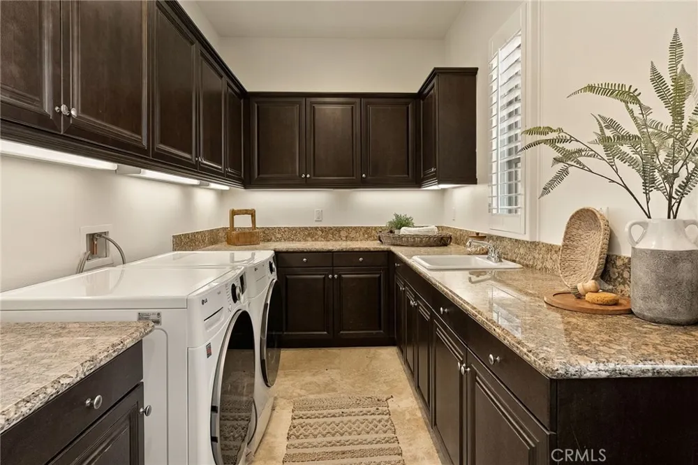 10727 W Stallion Ranch Road Shadow Hills, CA 91040