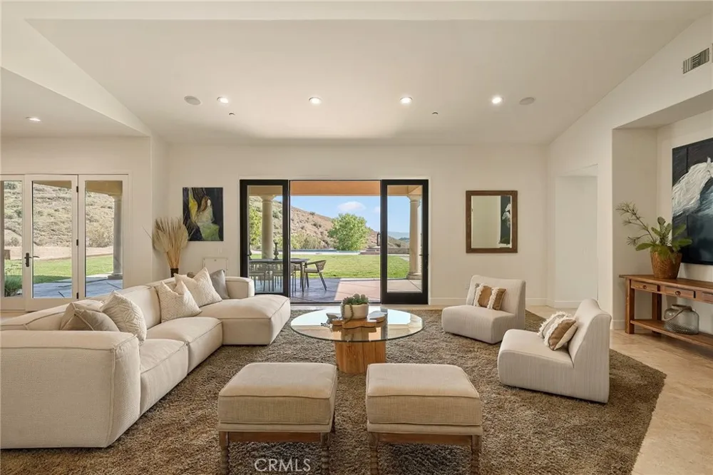 10727 W Stallion Ranch Road Shadow Hills, CA 91040