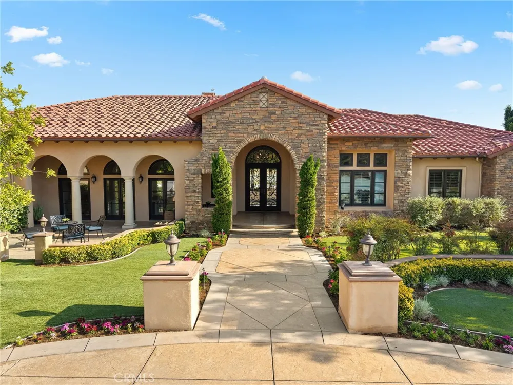 10727 W Stallion Ranch Road Shadow Hills, CA 91040