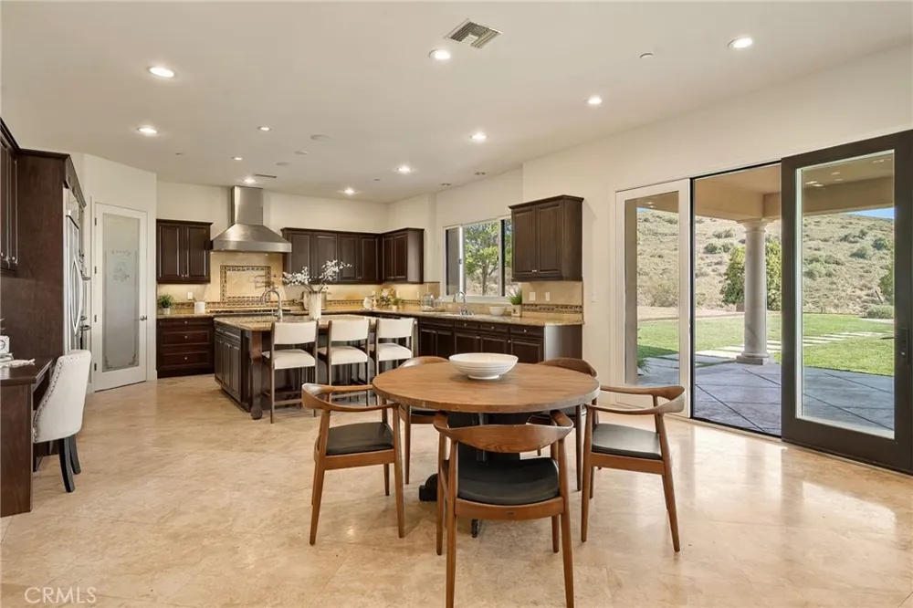 10727 W Stallion Ranch Road Shadow Hills, CA 91040
