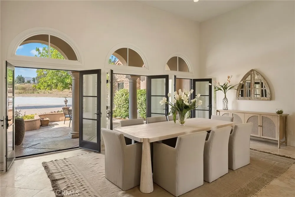 10727 W Stallion Ranch Road Shadow Hills, CA 91040
