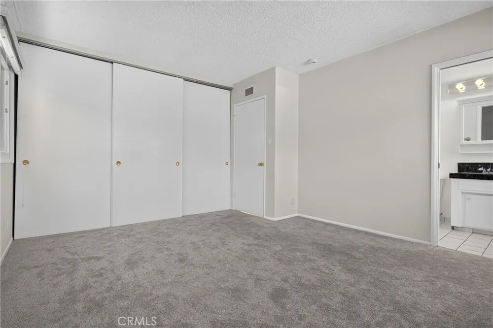 7928 Owensmouth Canoga Park, CA 91304