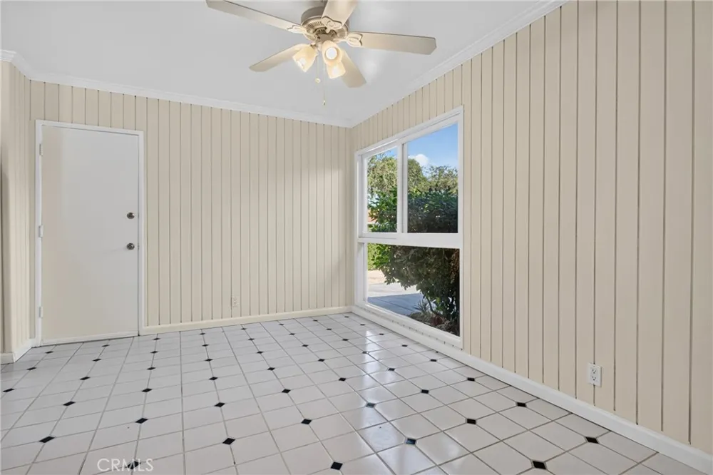 7928 Owensmouth Canoga Park, CA 91304