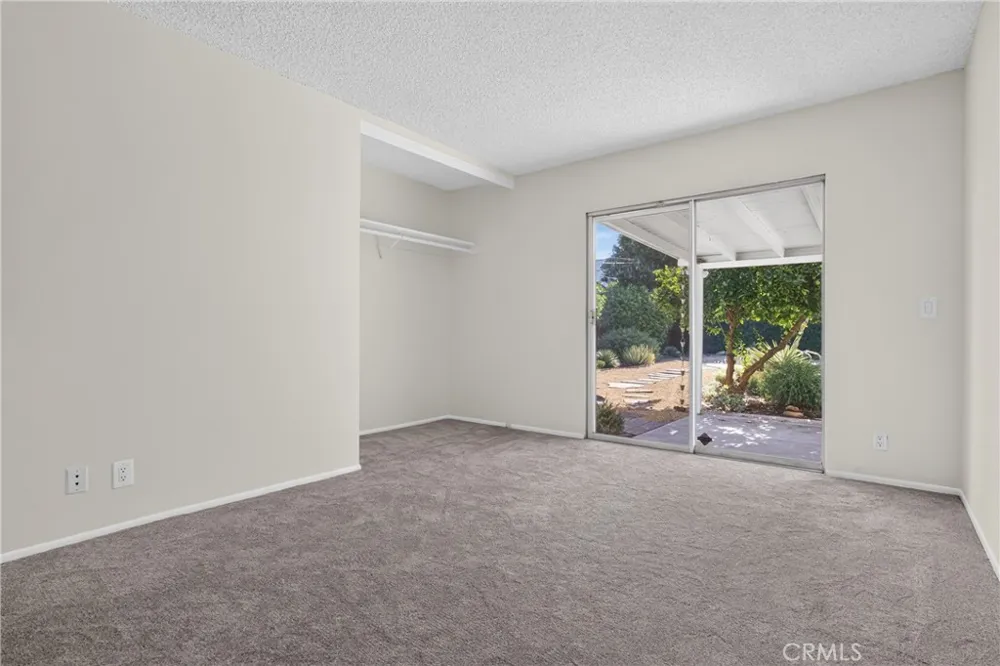 7928 Owensmouth Canoga Park, CA 91304