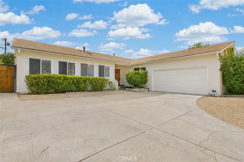 7928 Owensmouth Canoga Park, CA 91304