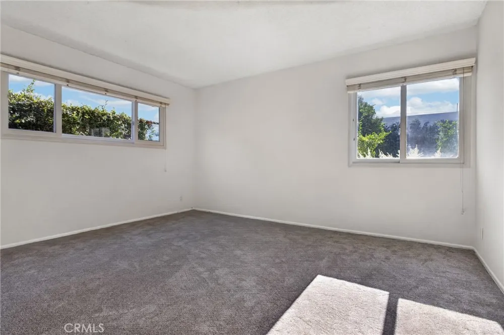 7928 Owensmouth Canoga Park, CA 91304