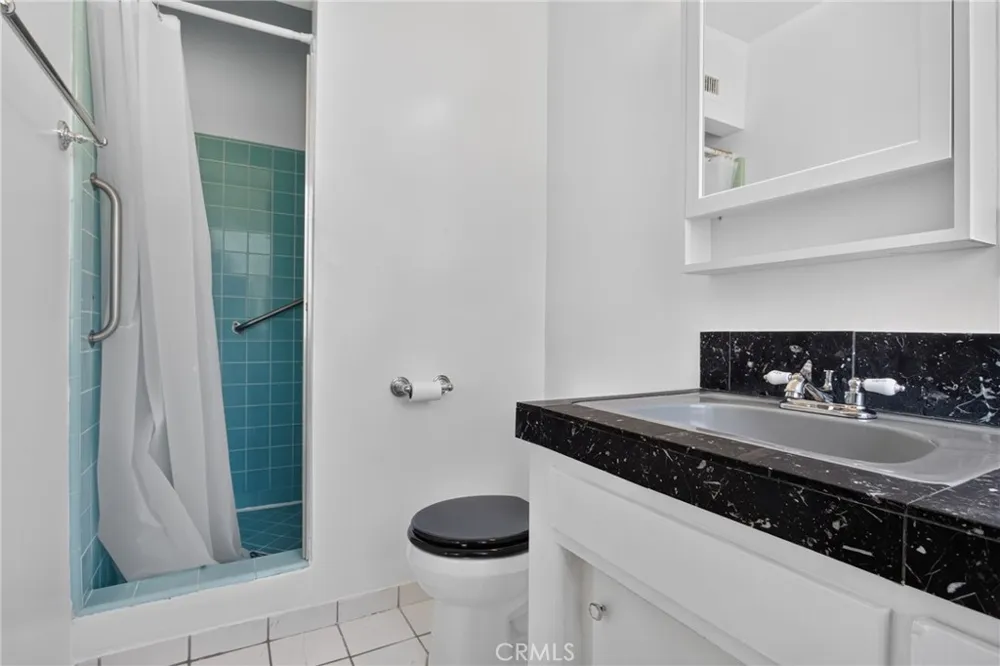 7928 Owensmouth Canoga Park, CA 91304