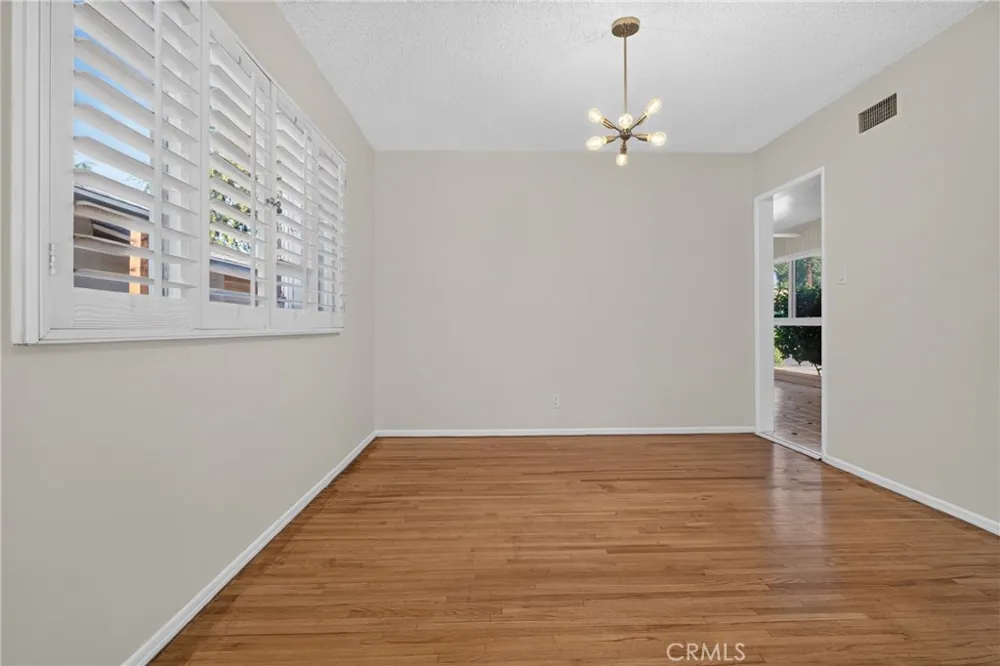 7928 Owensmouth Canoga Park, CA 91304