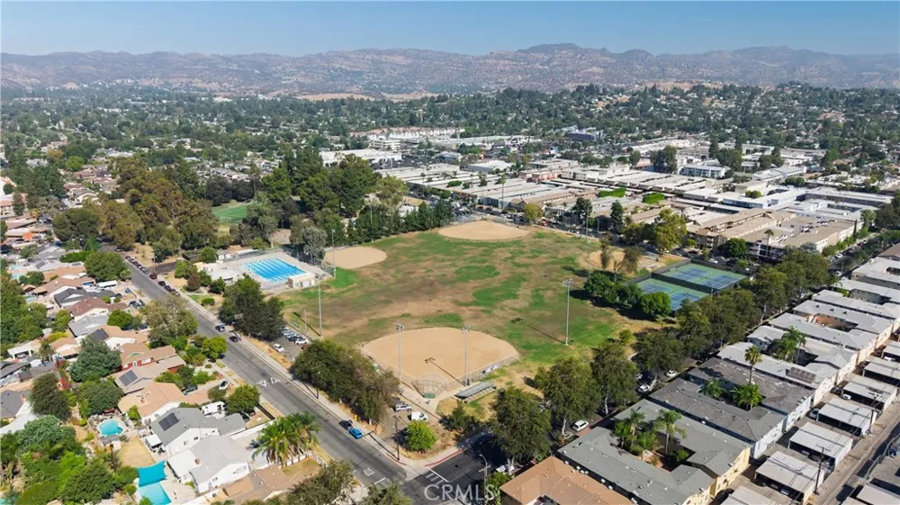 7928 Owensmouth Canoga Park, CA 91304