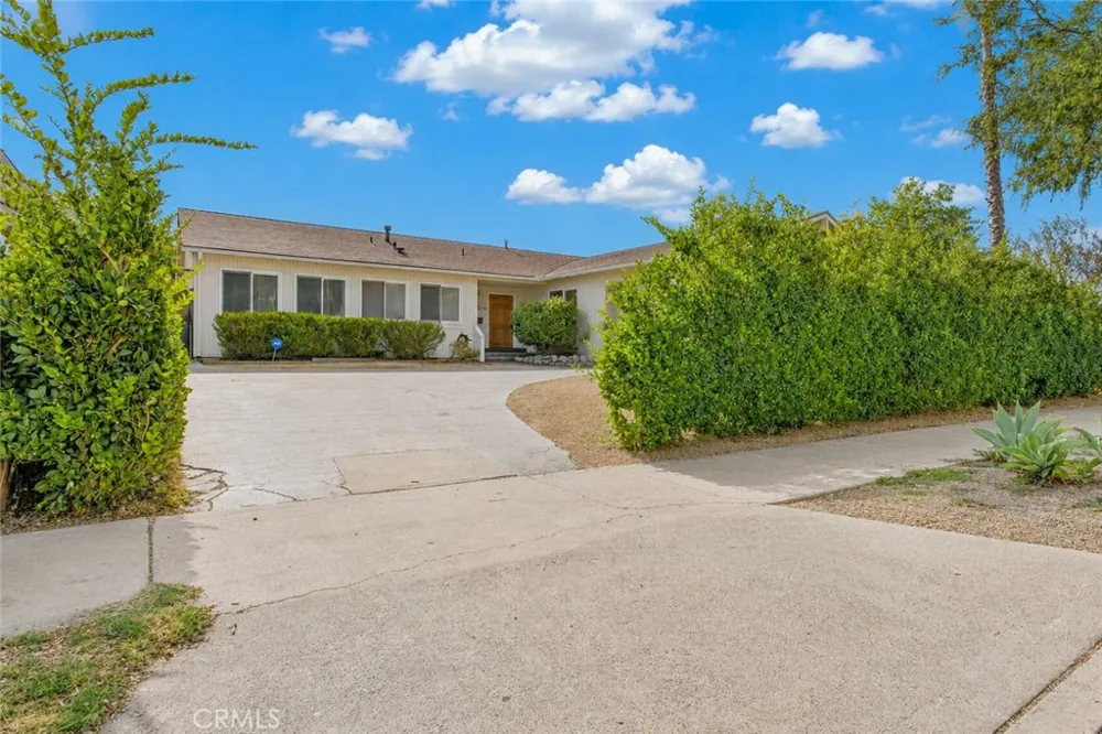 7928 Owensmouth Canoga Park, CA 91304