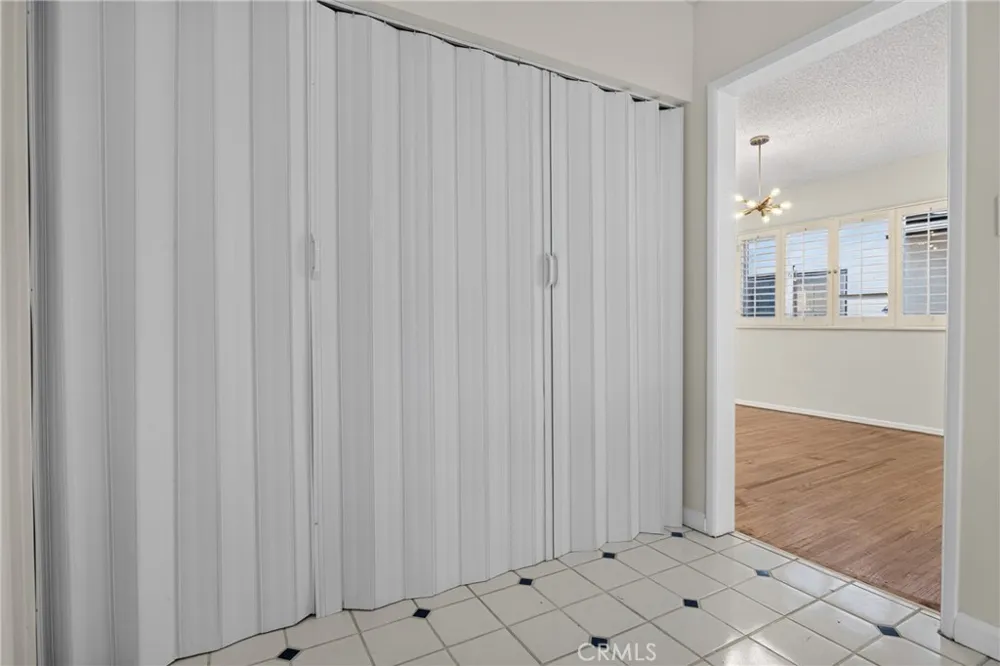 7928 Owensmouth Canoga Park, CA 91304