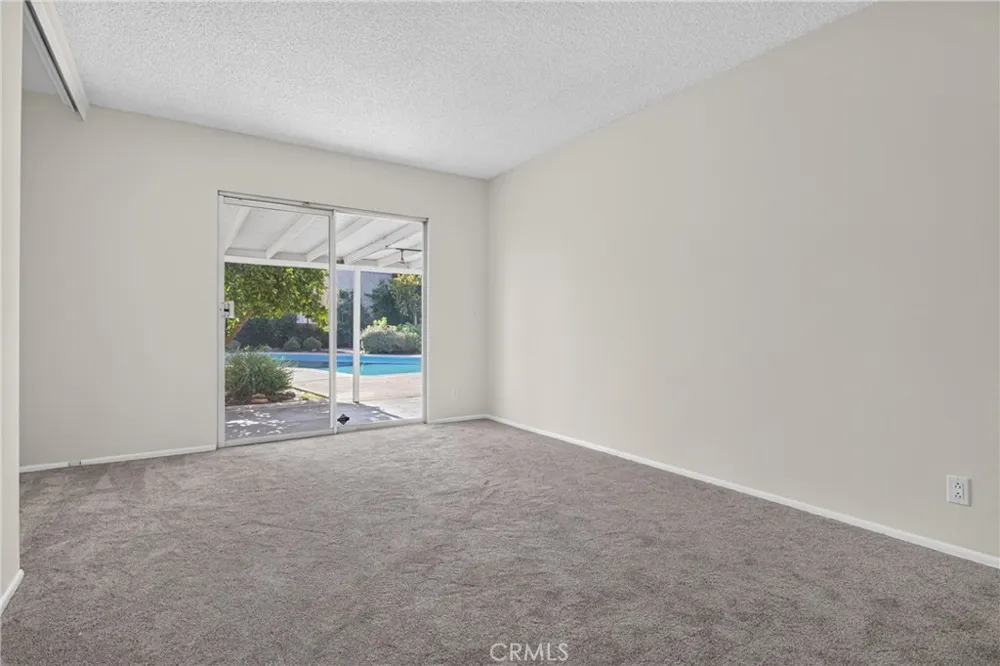7928 Owensmouth Canoga Park, CA 91304
