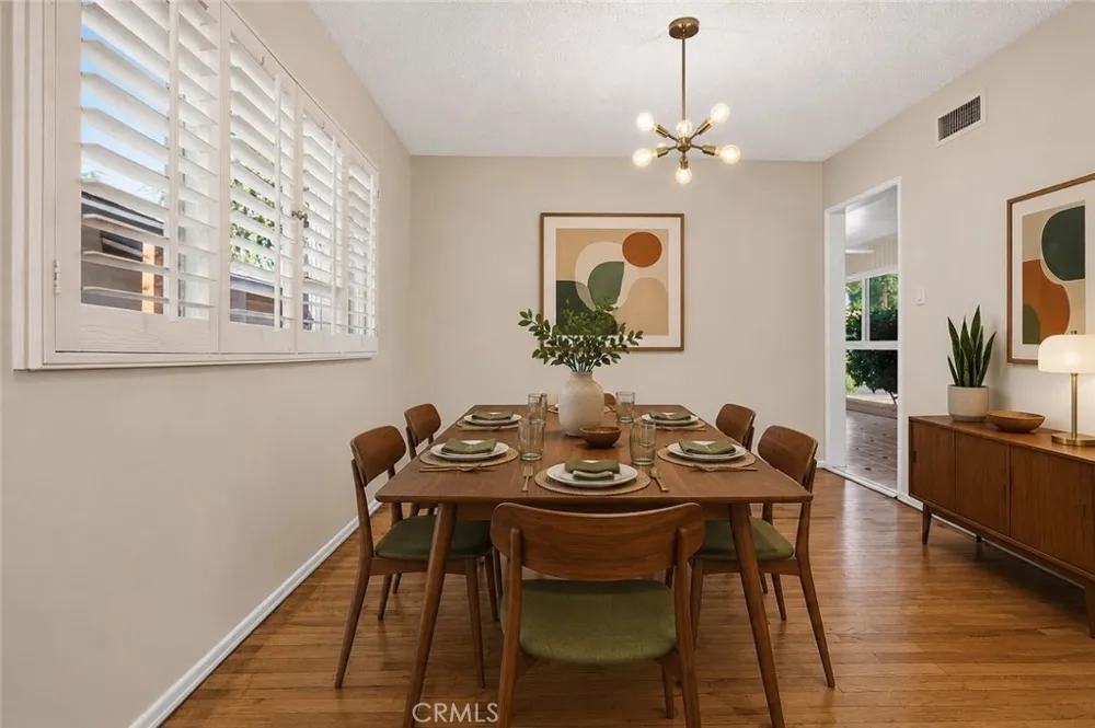 7928 Owensmouth Canoga Park, CA 91304