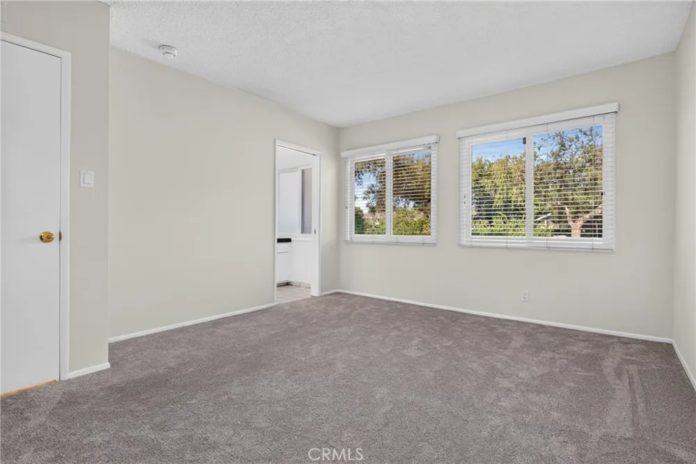 7928 Owensmouth Canoga Park, CA 91304