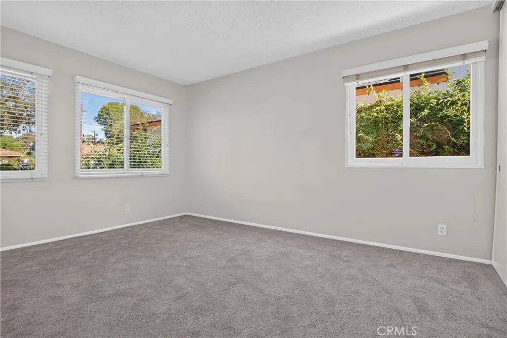 7928 Owensmouth Canoga Park, CA 91304