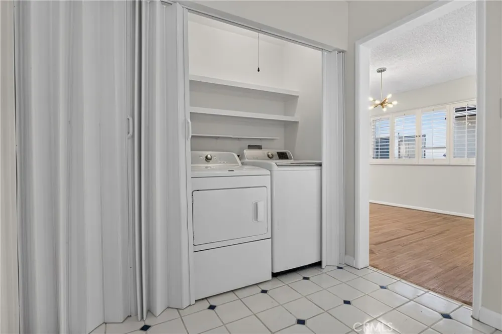 7928 Owensmouth Canoga Park, CA 91304