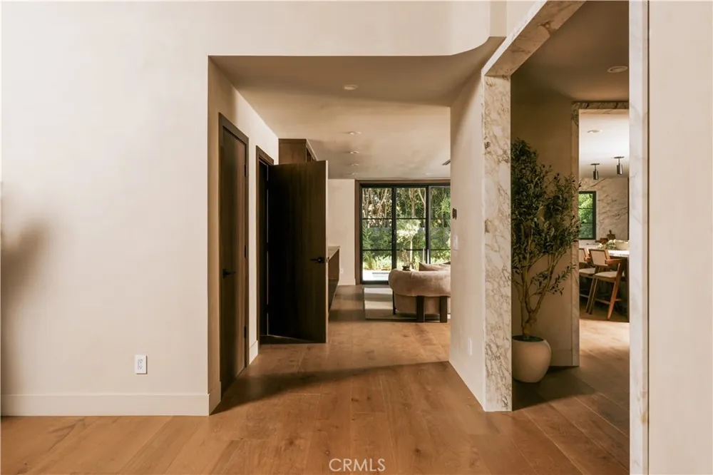 5114 Cedros Avenue Sherman Oaks, CA 91403