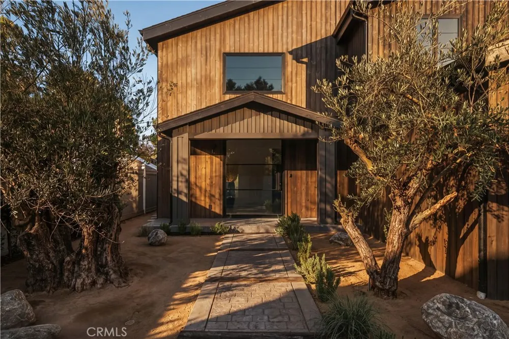 5114 Cedros Avenue Sherman Oaks, CA 91403