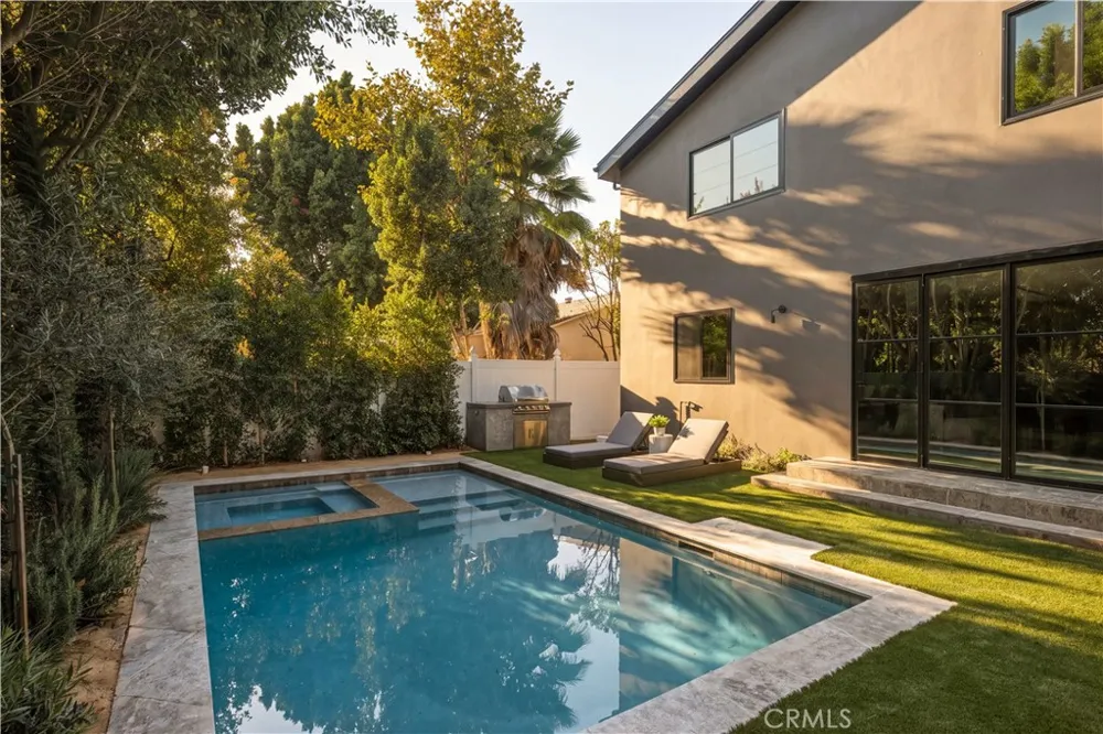 5114 Cedros Avenue Sherman Oaks, CA 91403