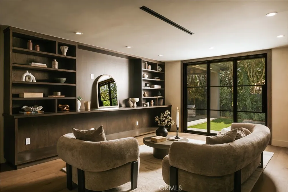 5114 Cedros Avenue Sherman Oaks, CA 91403
