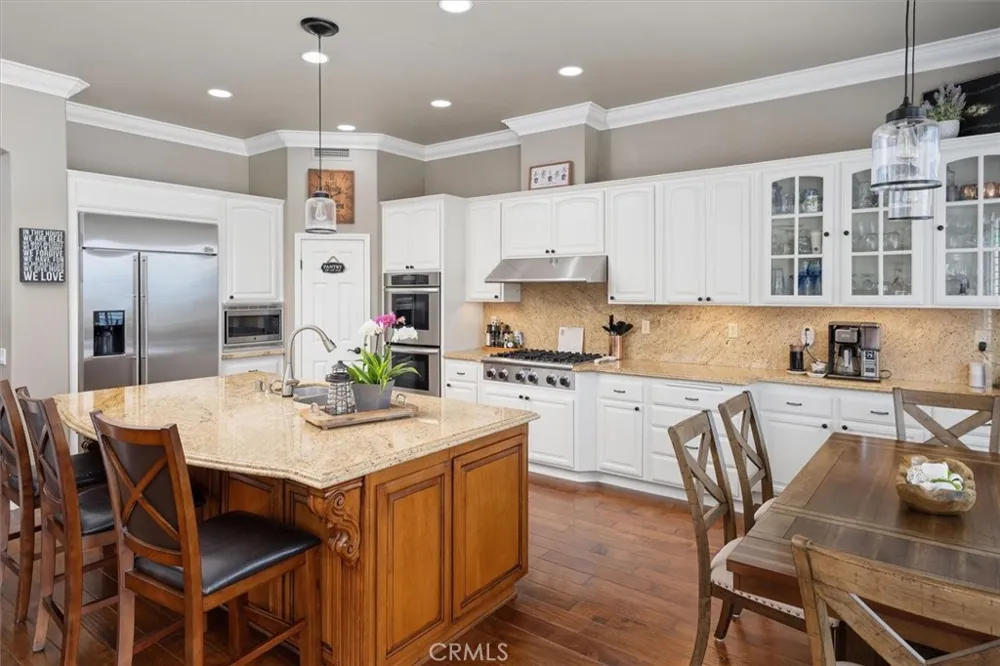 22064 Gold Canyon Saugus, CA 91390